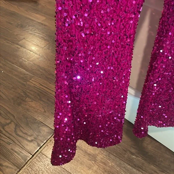 Faeriesty HOT 🩷 Pink Sequin Jumpsuit with V-Neck small - Picture 3 of 6